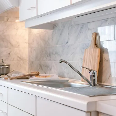 Cosy, Authentic Flat On The Ground Floor And Within Walking Distance From The Sea And The In Mariakerke *