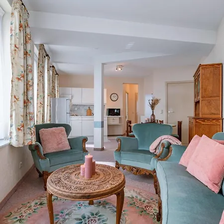 Cosy, Authentic Flat On The Ground Floor And Within Walking Distance From The Sea And The In Mariakerke *
