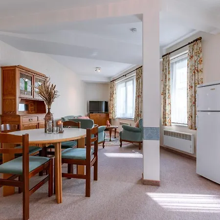 Cosy, Authentic Flat On The Ground Floor And Within Walking Distance From The Sea And The In Mariakerke Ostend