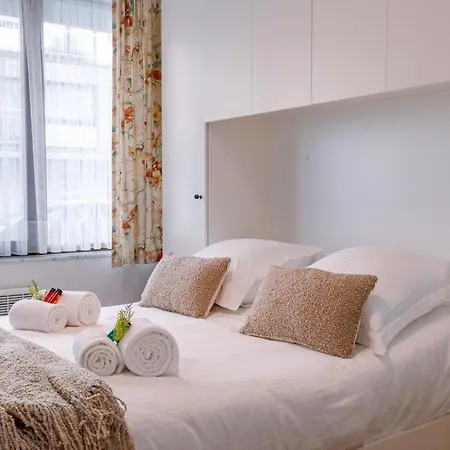 Cosy, Authentic Flat On The Ground Floor And Within Walking Distance From The Sea And The In Mariakerke Apartment