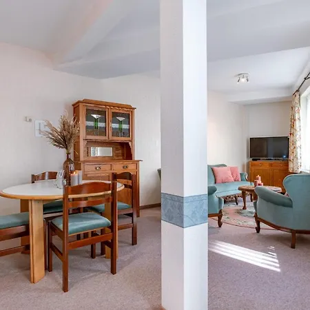 Cosy, Authentic Flat On The Ground Floor And Within Walking Distance From The Sea And The In Mariakerke *