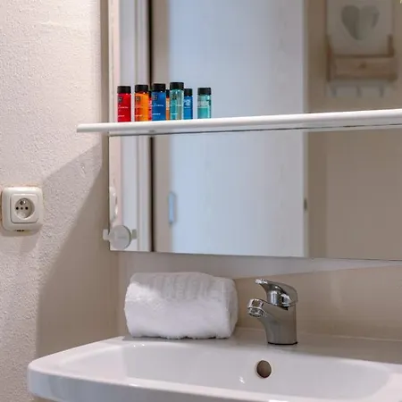 Cosy, Authentic Flat On The Ground Floor And Within Walking Distance From The Sea And The In Mariakerke Apartment *